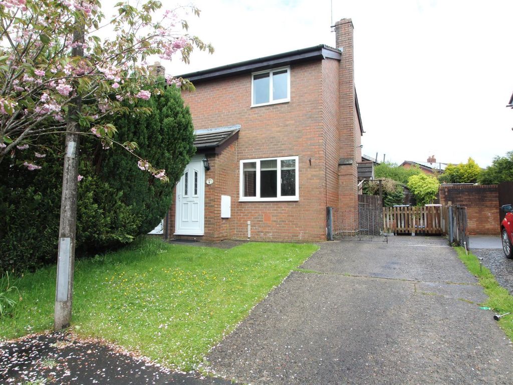 2 bed semidetached house to rent in Laburnum Close, St. Martins