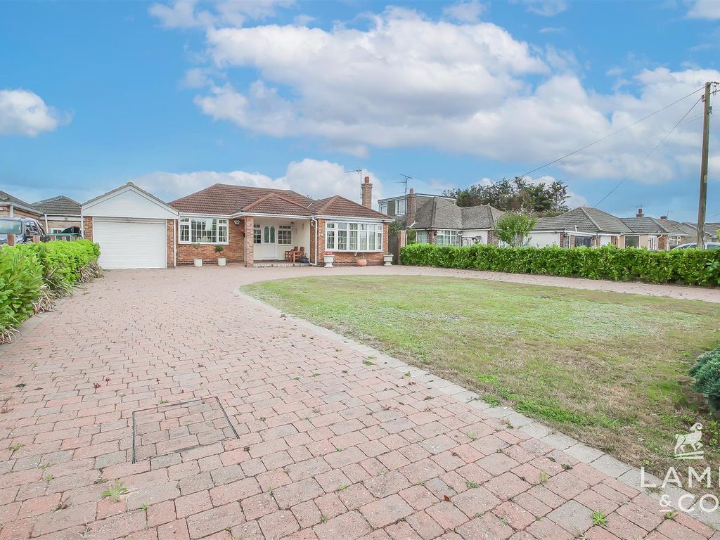 3 bed detached bungalow for sale in Dumont Avenue, St. Osyth, Clacton