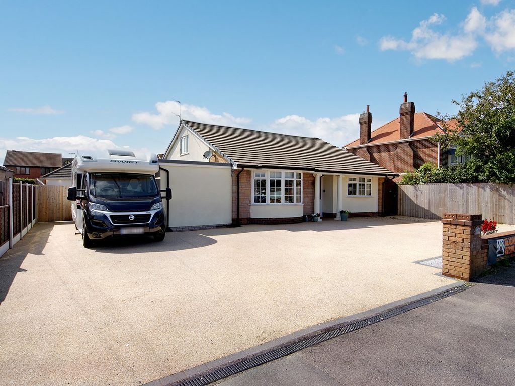 5 bed detached bungalow for sale in Common Edge Road, Blackpool FY4, £