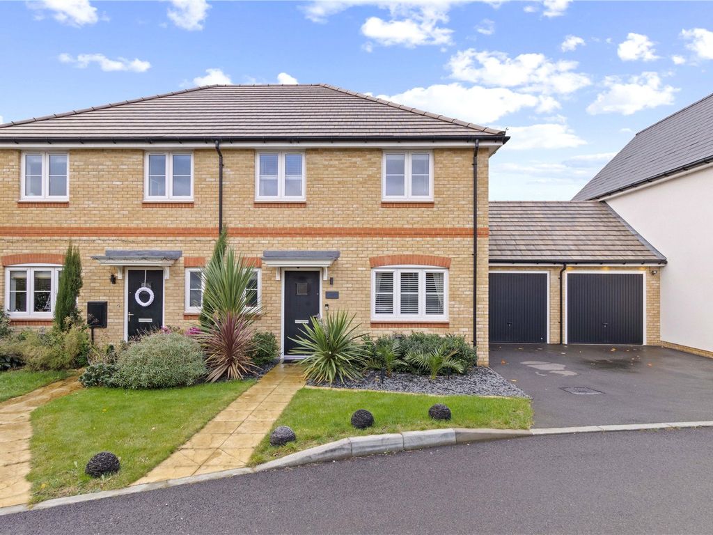 3 bed semidetached house for sale in Sandpiper Road, Chichester, West
