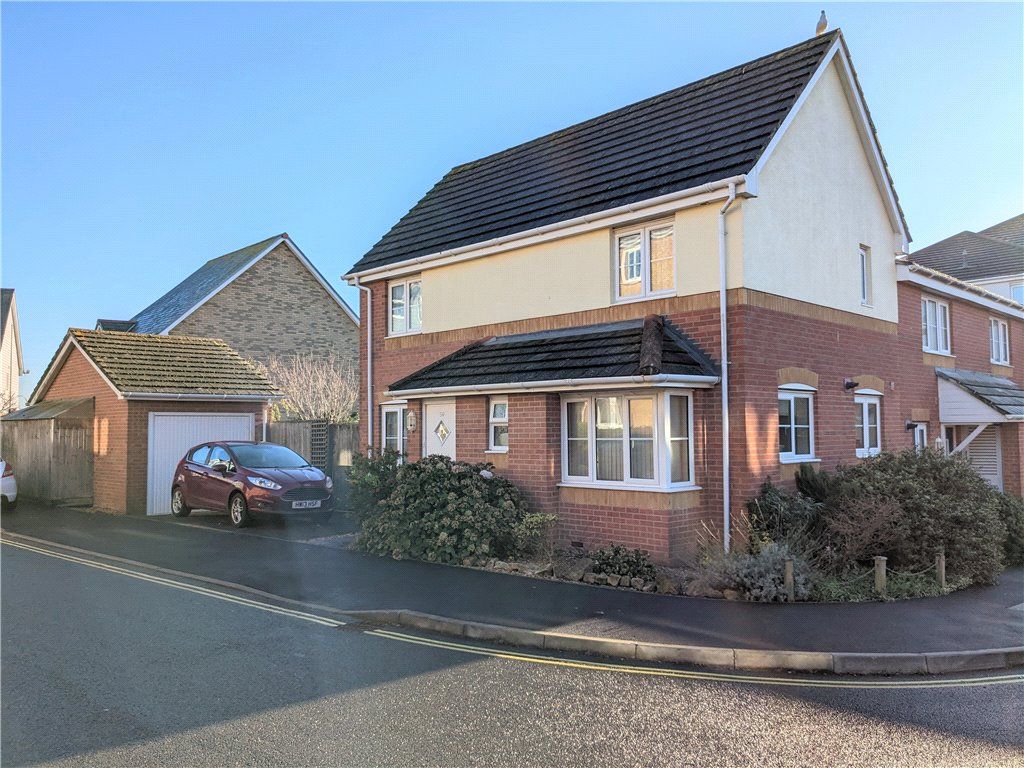 3 bed semidetached house for sale in Snowberry Road, Newport, Isle Of