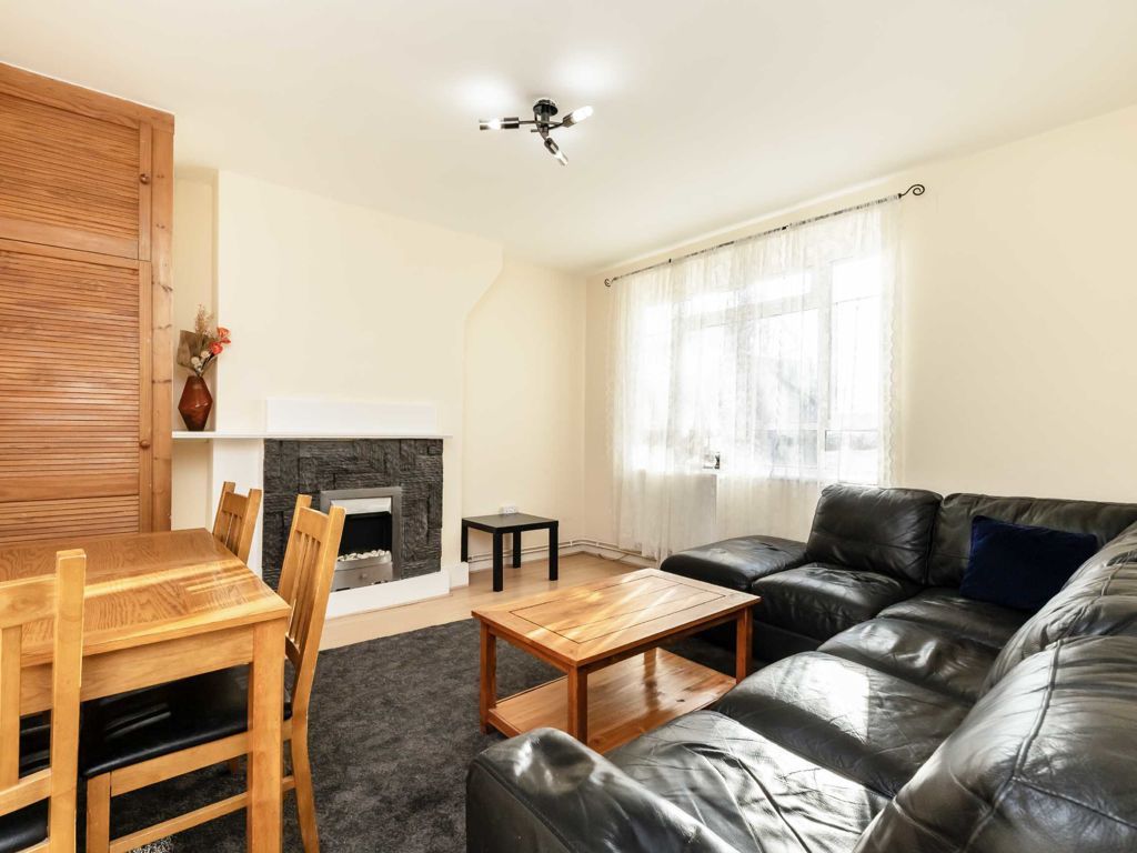 3 bed flat to rent in White City Estate, London W12, £2,492 pcm Zoopla