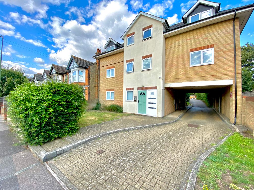2 bed flat to rent in Hastings Road, Maidstone ME15, £1,100 pcm Zoopla