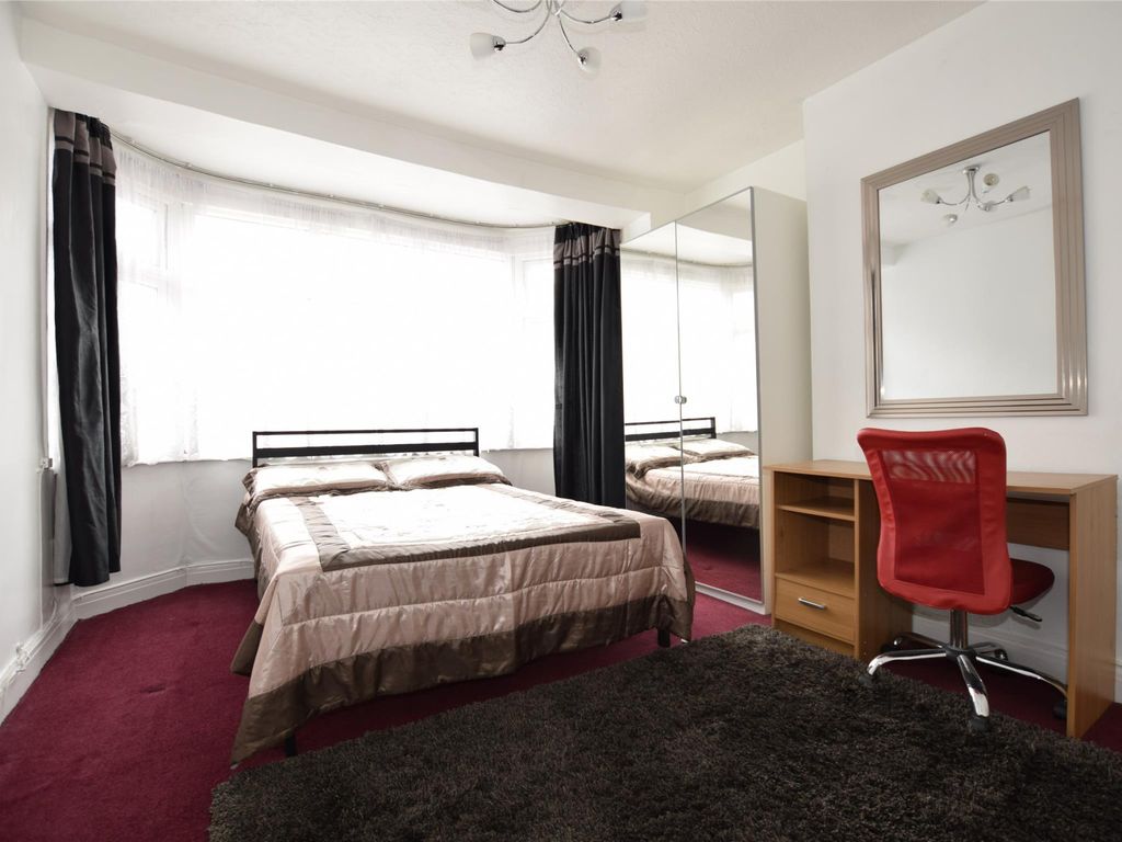 2 bed to rent in Hay Lane, London NW9, £1,700 pcm Zoopla