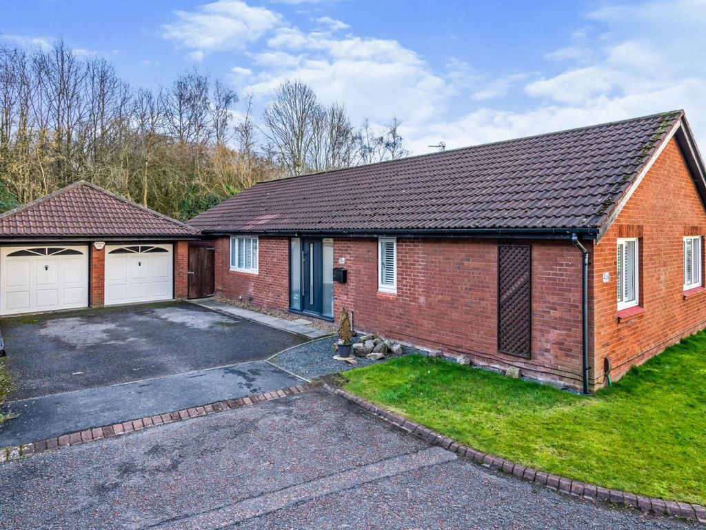3 bed detached bungalow for sale in Hamsterley Close, Warrington WA3, £