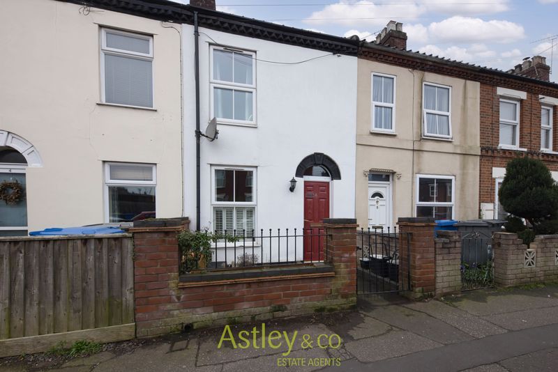 2 bed terraced house for sale in Heath Road, North Norwich NR3, £