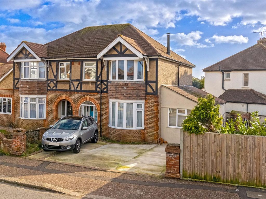4 bed semidetached house for sale in Charmandean Road, Broadwater