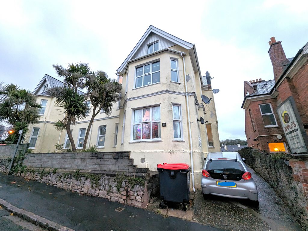 Studio to rent in Avenue, Torquay TQ2, £400 pcm Zoopla
