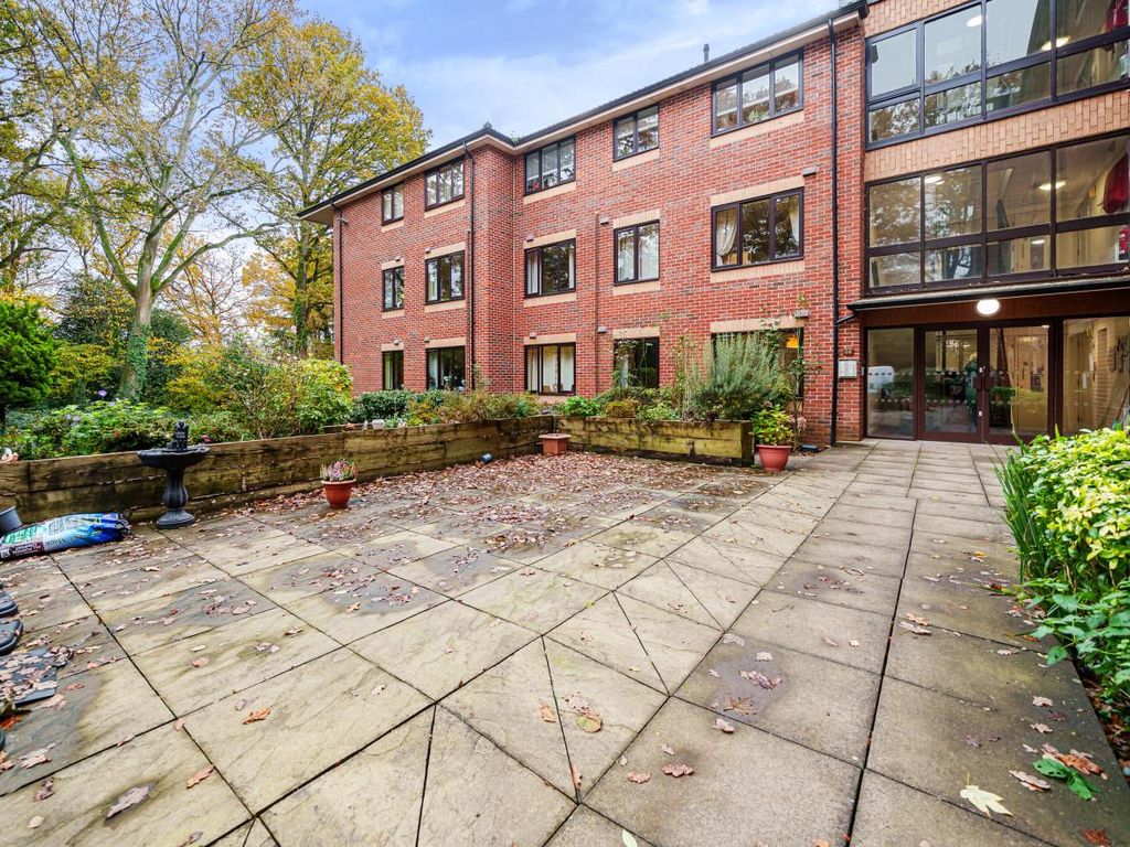 2 bed flat for sale in Winchester Road, Chandler's Ford, Eastleigh SO53