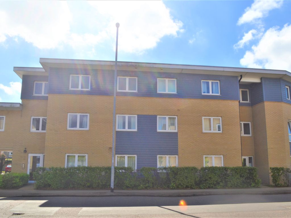 2 bed flat to rent in Wesley Court, Scotland Road, Cambridge CB4, £