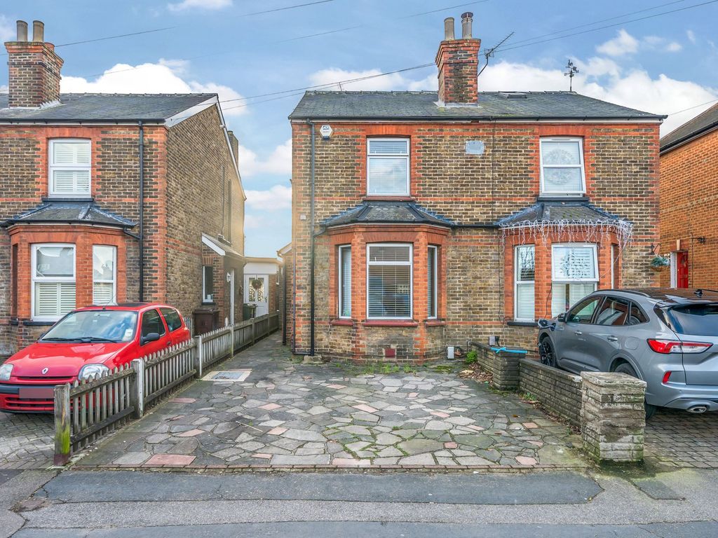 3 bed semidetached house for sale in Hook Road, Epsom KT19, £550,000