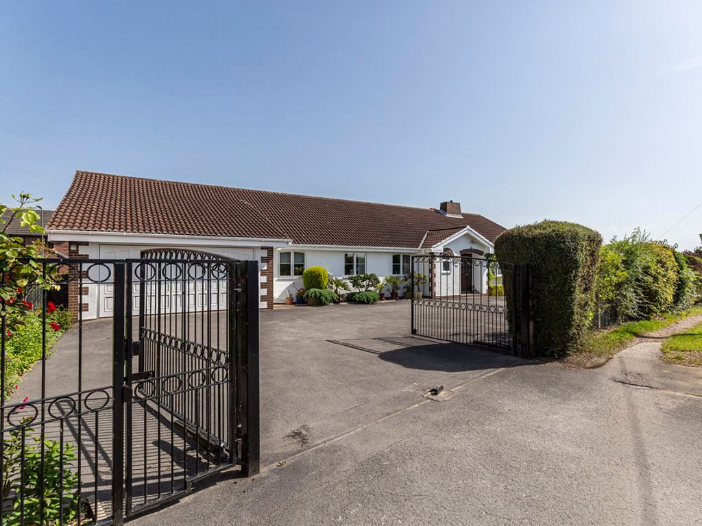 3 bed detached bungalow for sale in Westfield Road, Horbury, Wakefield
