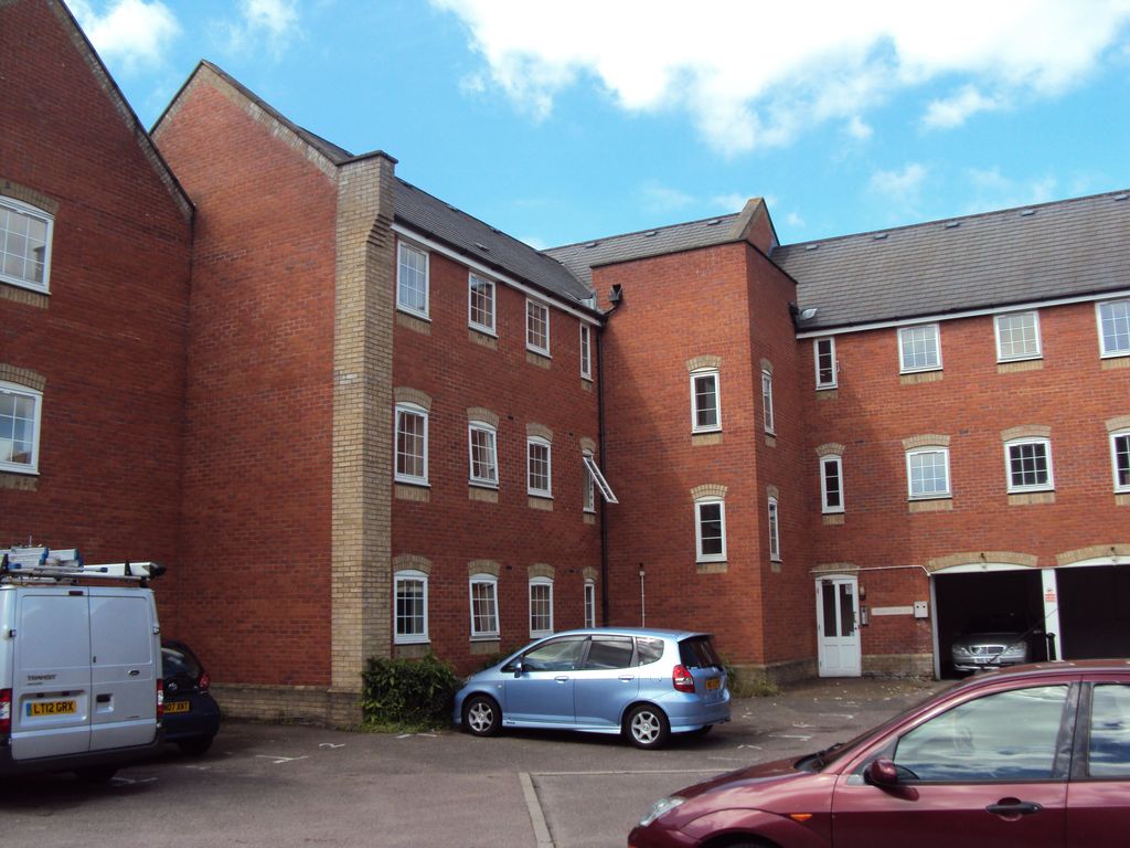2 bed flat to rent in Maria Court, Colchester CO2 Zoopla