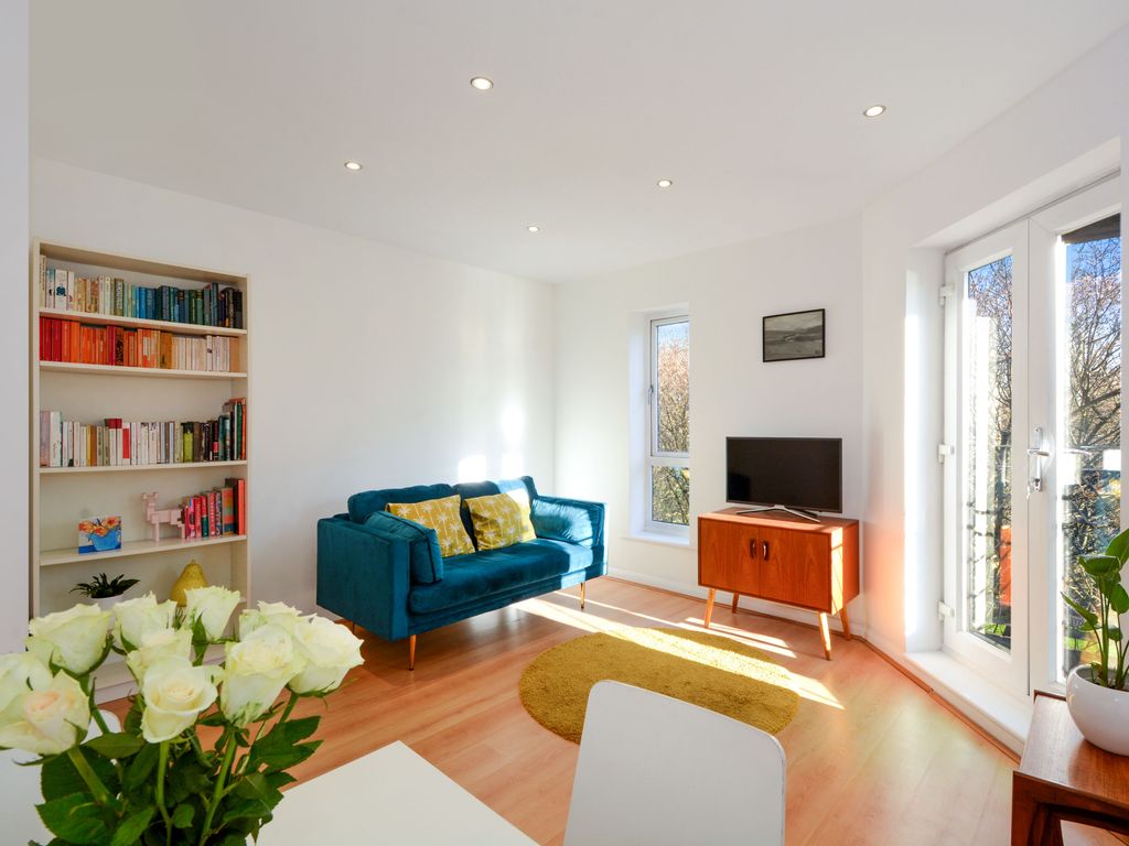 2 bed flat for sale in Brunswick Quay, London SE16, £435,000 Zoopla