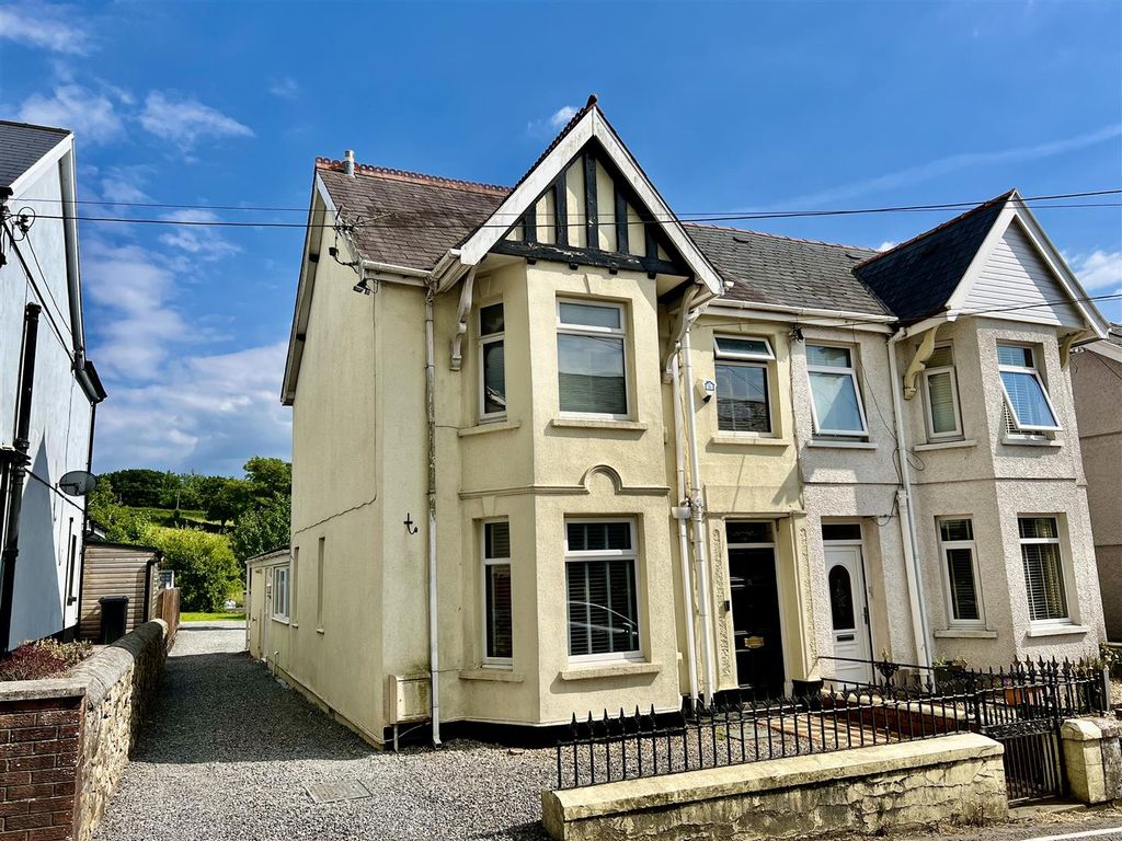 3 bed semidetached house for sale in Kings Road, Llandybie, Ammanford