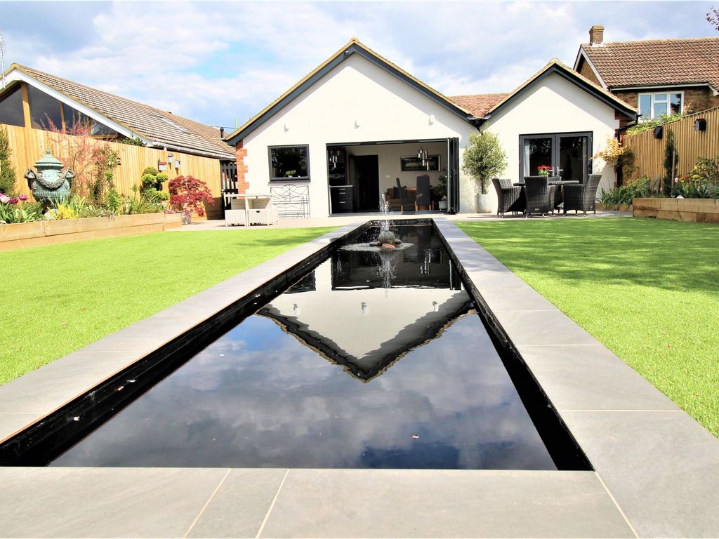 4 bed bungalow for sale in Upton Road, Bucks HP17 Zoopla