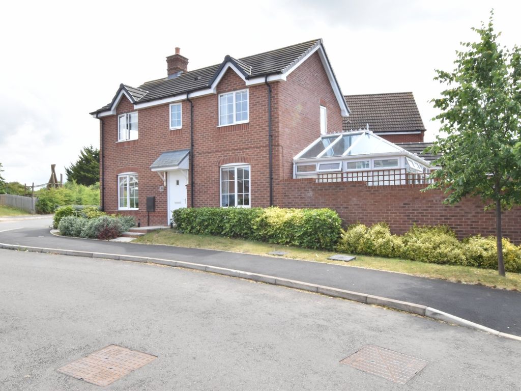 3 bed detached house for sale in Sunset Way, Evesham, Worcestershire