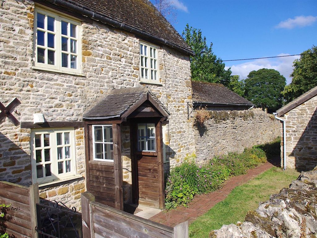 2 bed semidetached house to rent in The Green, Kingham, Chipping