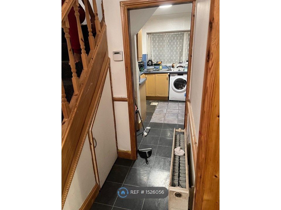 3 bed semidetached house to rent in Clover Close, Luton LU4 Zoopla