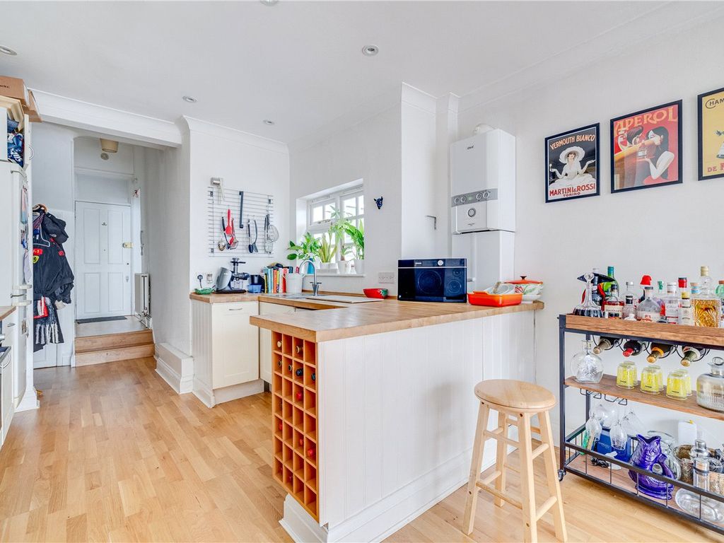 2 bed flat to rent in New Kings Road, Parsons Green/Fulham, London SW6