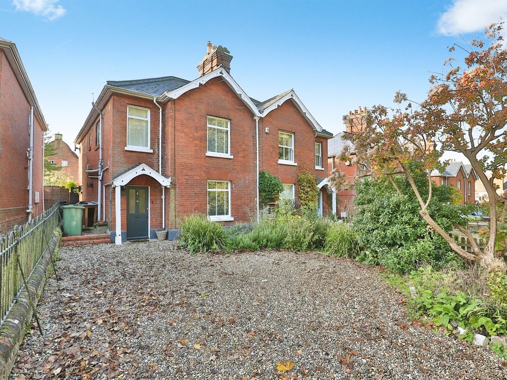 3 bed semidetached house for sale in Crown Point Villas, Trowse