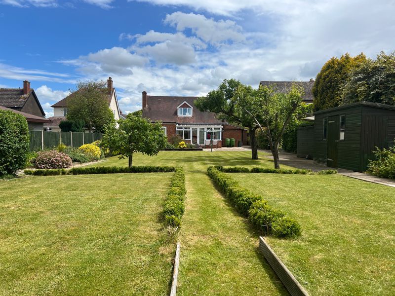 4 bed bungalow for sale in Oxstalls Lane, Longlevens, Gloucester GL2, £