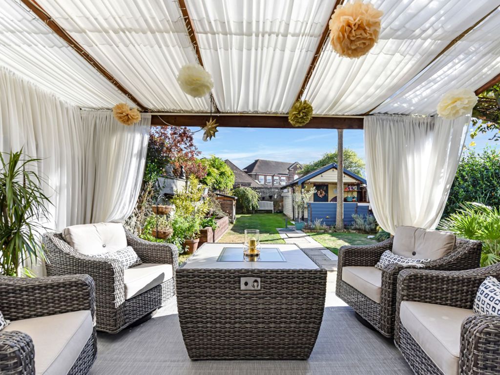 5 bed semidetached house for sale in Pelham Road, Gravesend, Kent