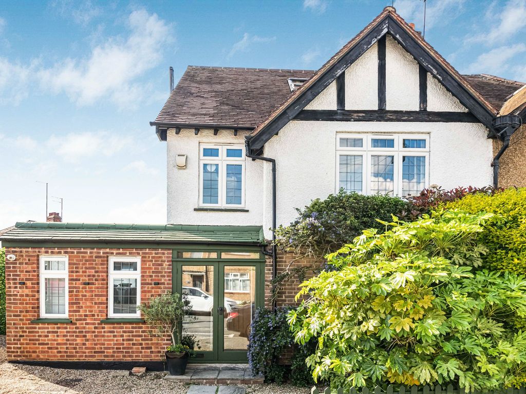 5 bed semidetached house for sale in Welbeck Road, New