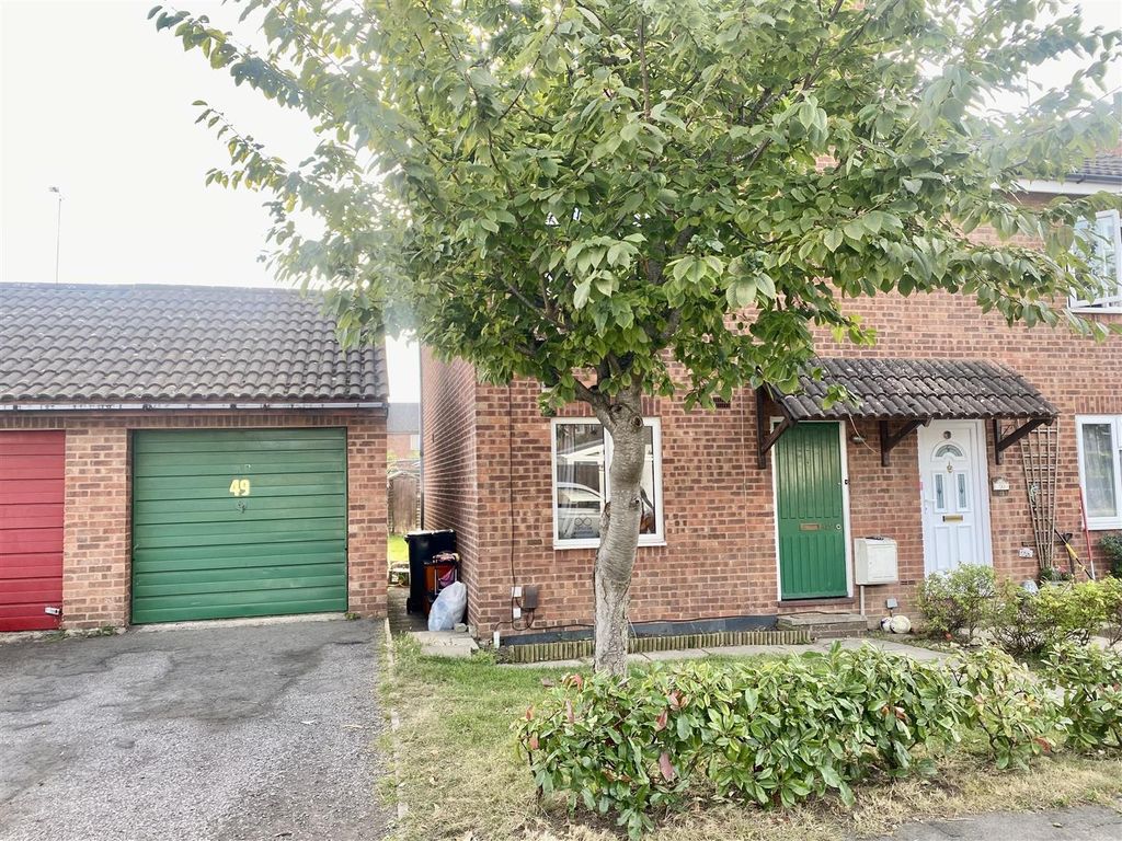 3 bed semidetached house for sale in Pendennis Road, Freshbrook