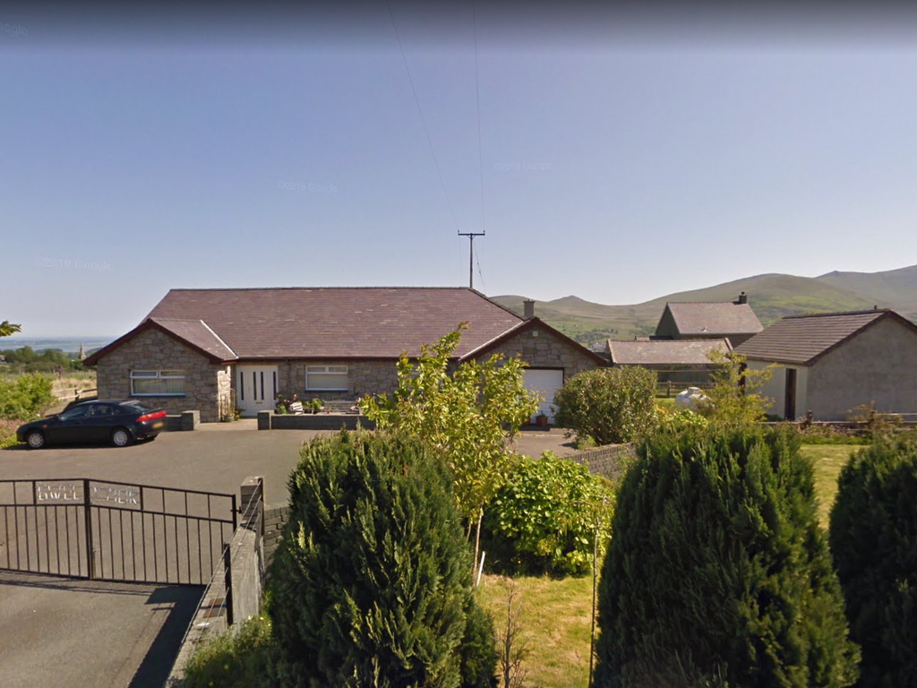3 bed detached bungalow for sale in Mynydd Llandygai, Bangor, Gwynedd
