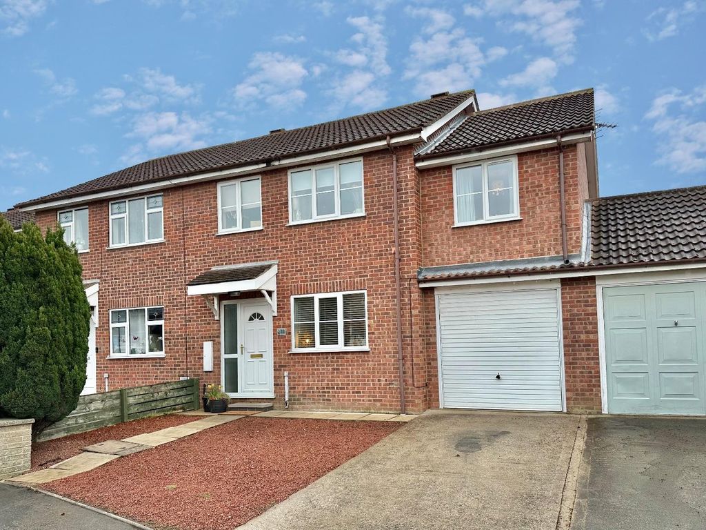 5 bed property for sale in Barley Rise, Strensall, York YO32 Zoopla