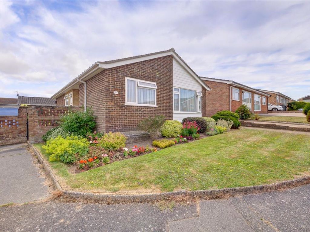 3 bed detached bungalow for sale in Oldfield Crescent, Hailsham BN27
