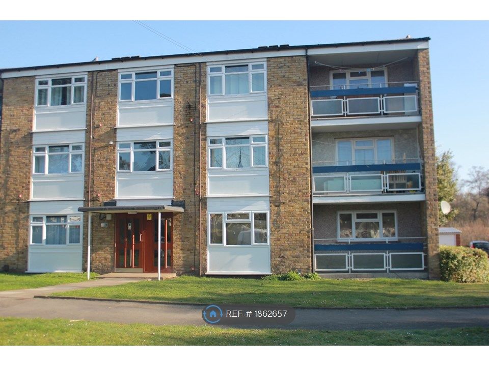 2 bed flat to rent in Blewbuton Walk, Bracknell RG12, £1,200 pcm Zoopla