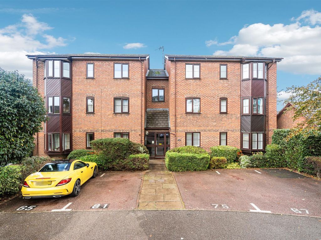 2 bed flat to rent in Poets Chase, Aylesbury HP21, £1,100 pcm Zoopla