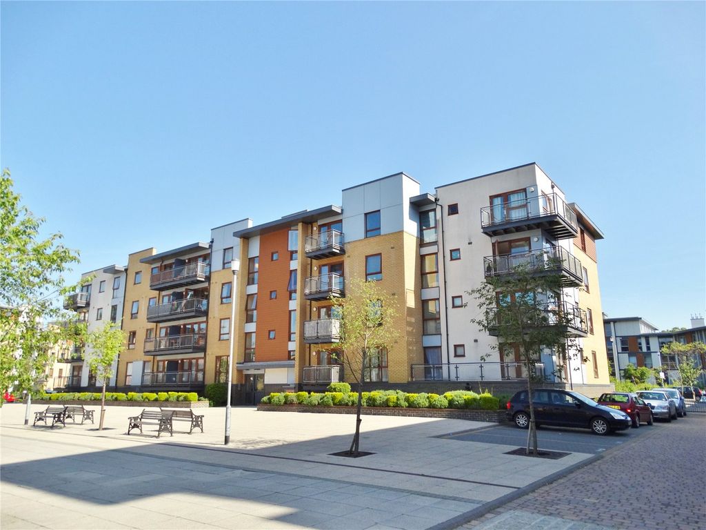 1 bed flat for sale in Commonwealth Drive, Three Bridges, Crawley, West