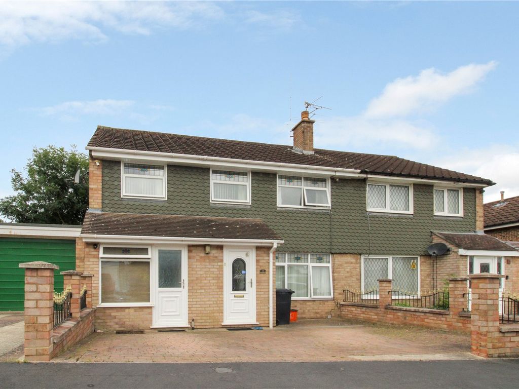 4 bed semidetached house for sale in Farman Close, Eldene, Swindon