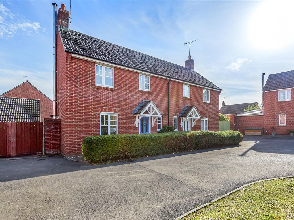 Millennium Close, Devizes SN10  