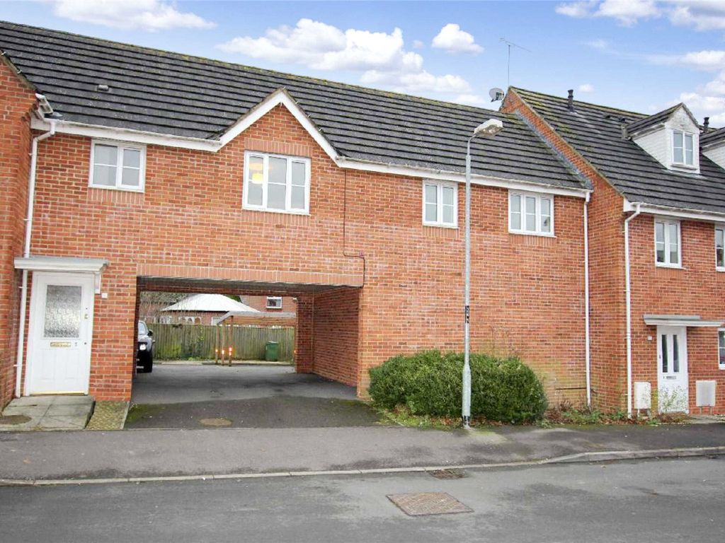 2 bed flat to rent in Sprats Barn Crescent, Royal Wootton Bassett