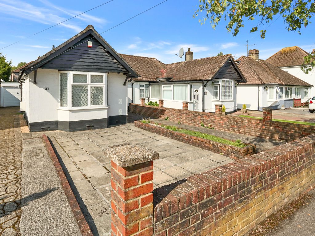 2 bed semidetached bungalow for sale in Avenue, Coulsdon CR5, £