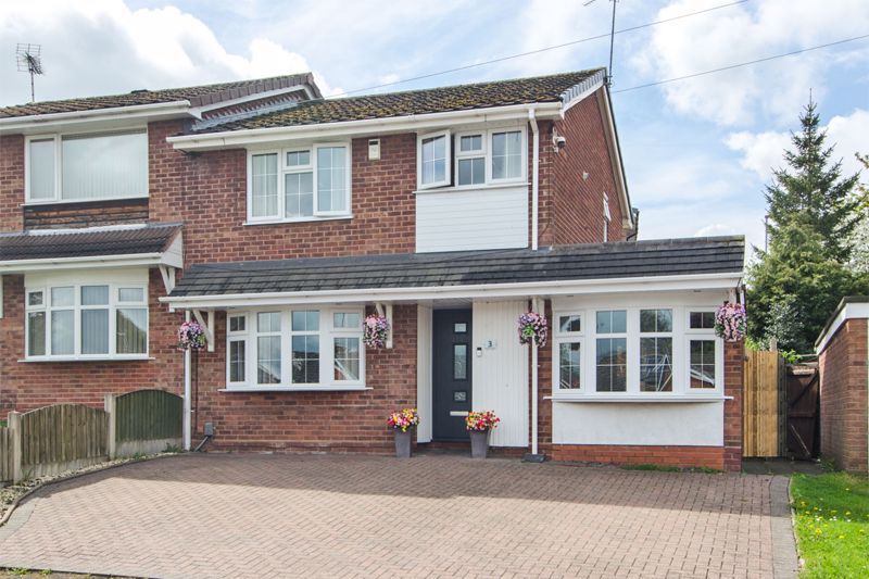 3 bed semidetached house for sale in Gorseburn Way, Etchinghill