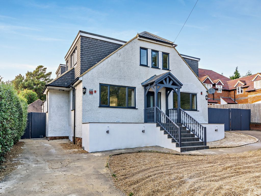 4 bed detached house for sale in Willow Lane, Amersham HP7, £1,250,000