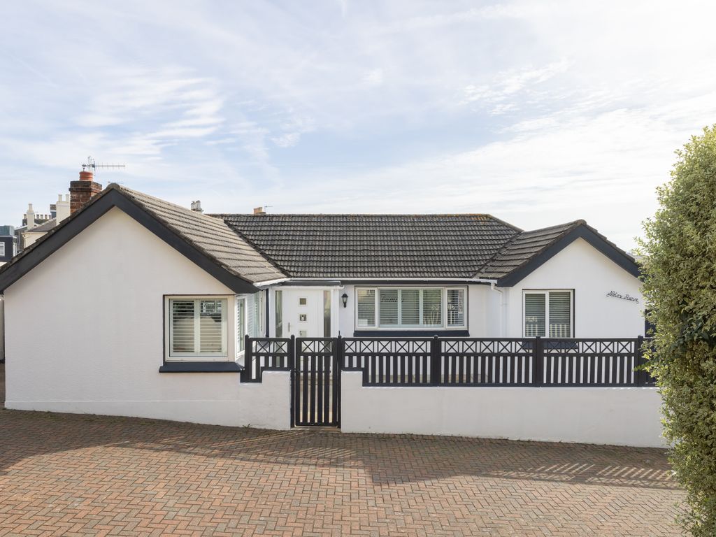 3 bed detached bungalow for sale in Undercliffe Road, St. Helier