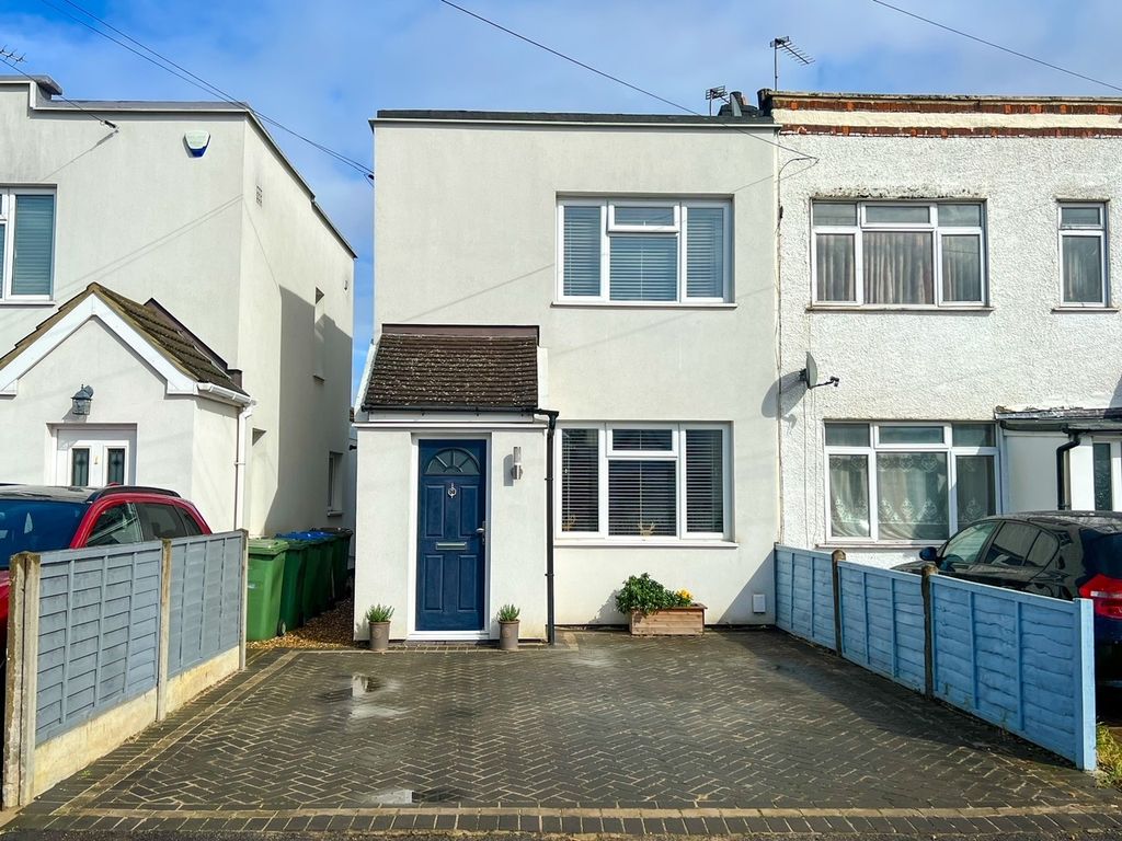 2 bed end terrace house for sale in First Avenue, West Molesey KT8, £