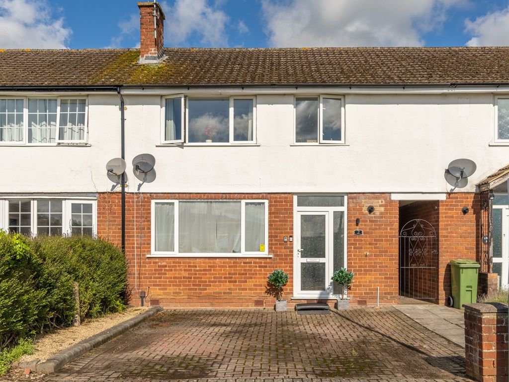 3 bed terraced house for sale in Bryanstone Close, Cheltenham GL51, £