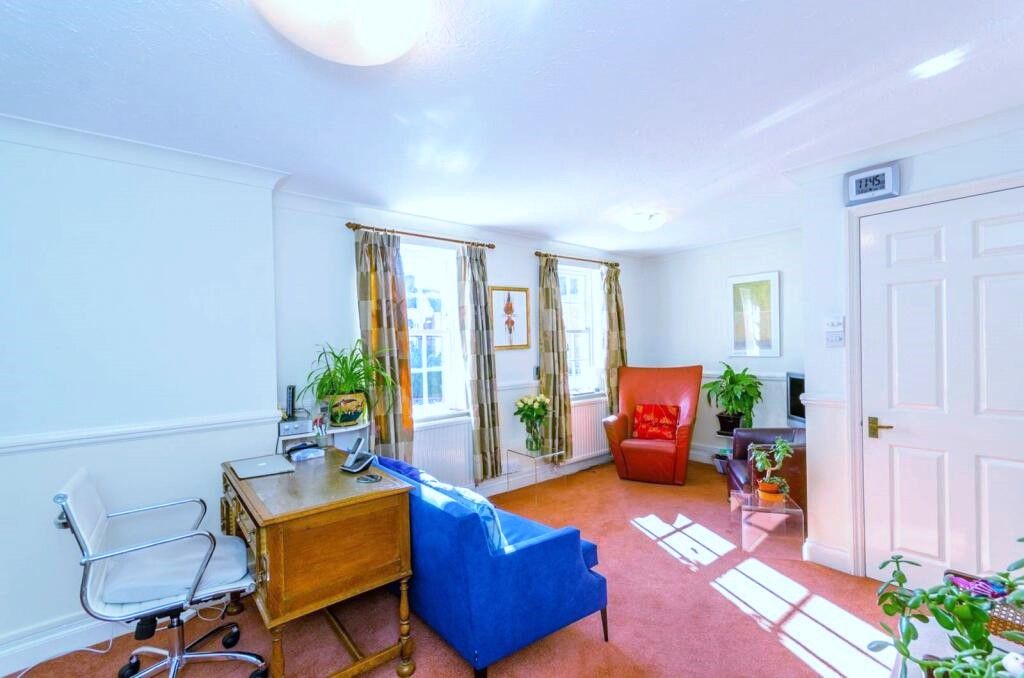 2 bed flat to rent in Stapleton Hall Road, Finsbury Park, London N4, £