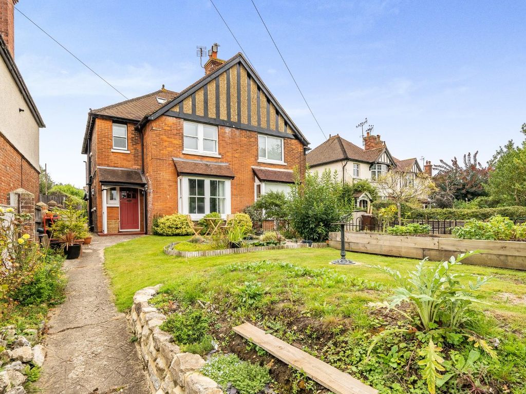 4 bed semidetached house for sale in Faversham Road, Kennington