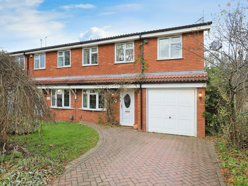 4 bed semidetached house for sale in The Greens, Edge Hill Drive