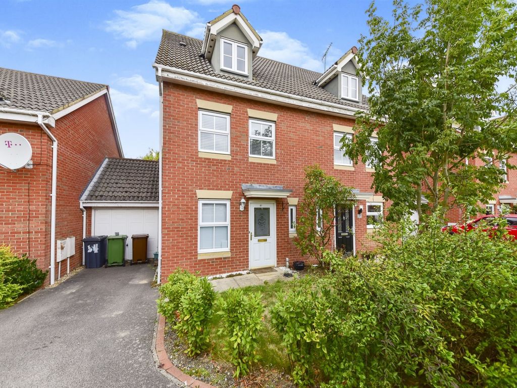3 bed semidetached house for sale in Buttercup Close, Corby NN18 Zoopla