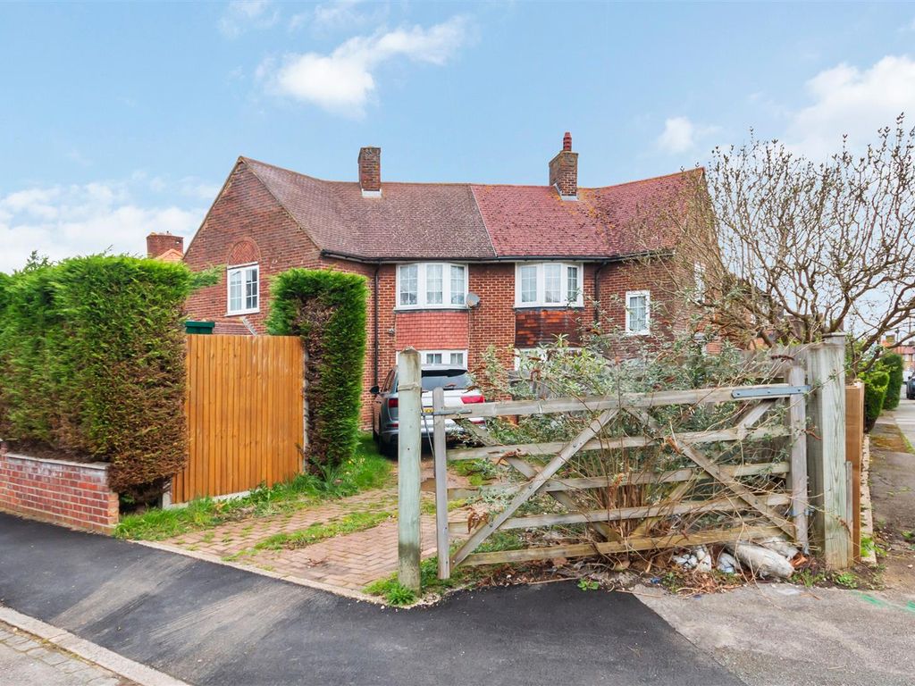 3 bed semidetached house for sale in Evesham Road, Morden SM4, £