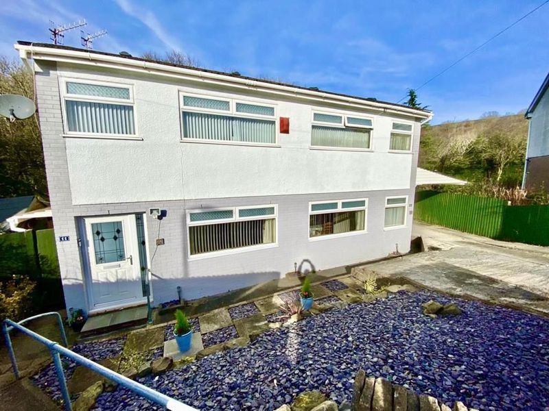 4 bed detached house for sale in Larkfield Avenue, Aberdare CF44, £